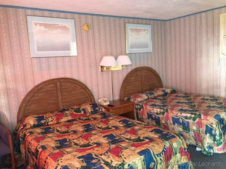 Rainbow Motel Watertown Exterior photo
